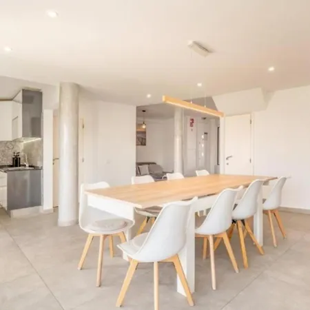 The Shoreline Spacious 4bdr In Caparica