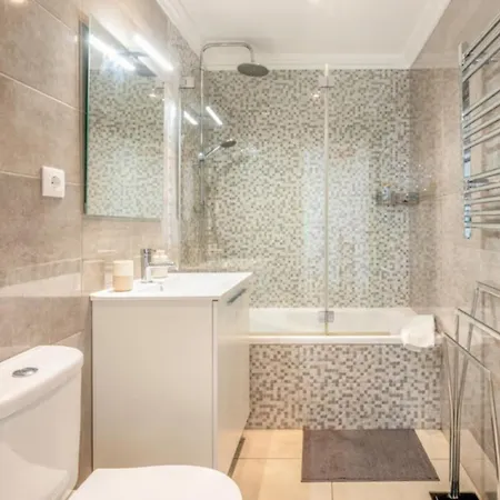 The Shoreline Spacious 4bdr In Caparica *
